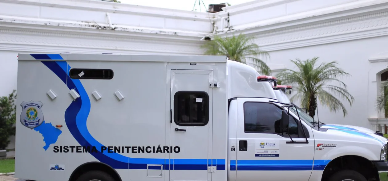 Viaturas especiais entregues pelo Governo do Piauí para o transporte de presos