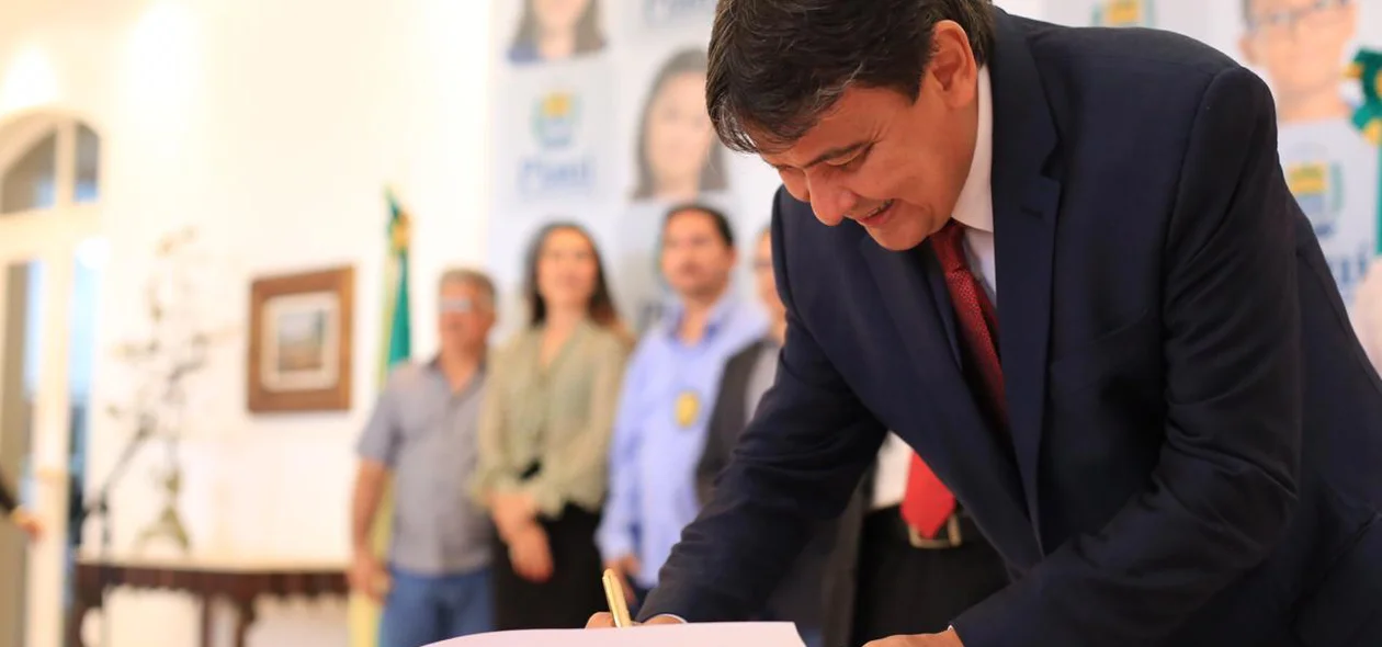 Wellington Dias  durante solenidade de entrega viaturas para o transporte de presos