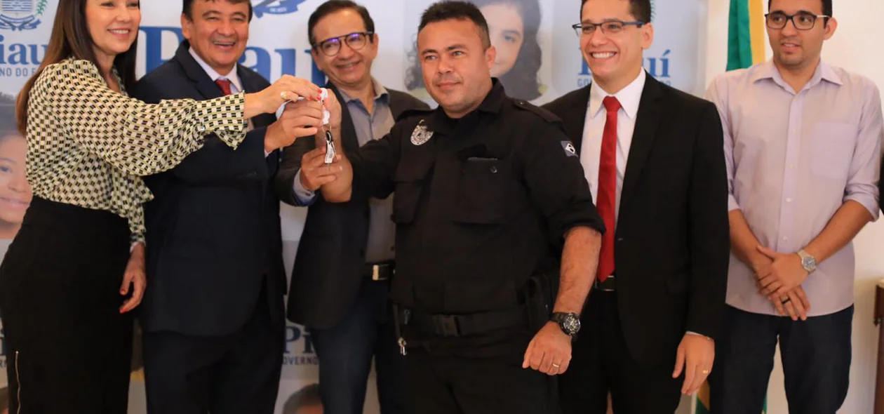 Wellington Dias entrega viaturas para o transporte de presos