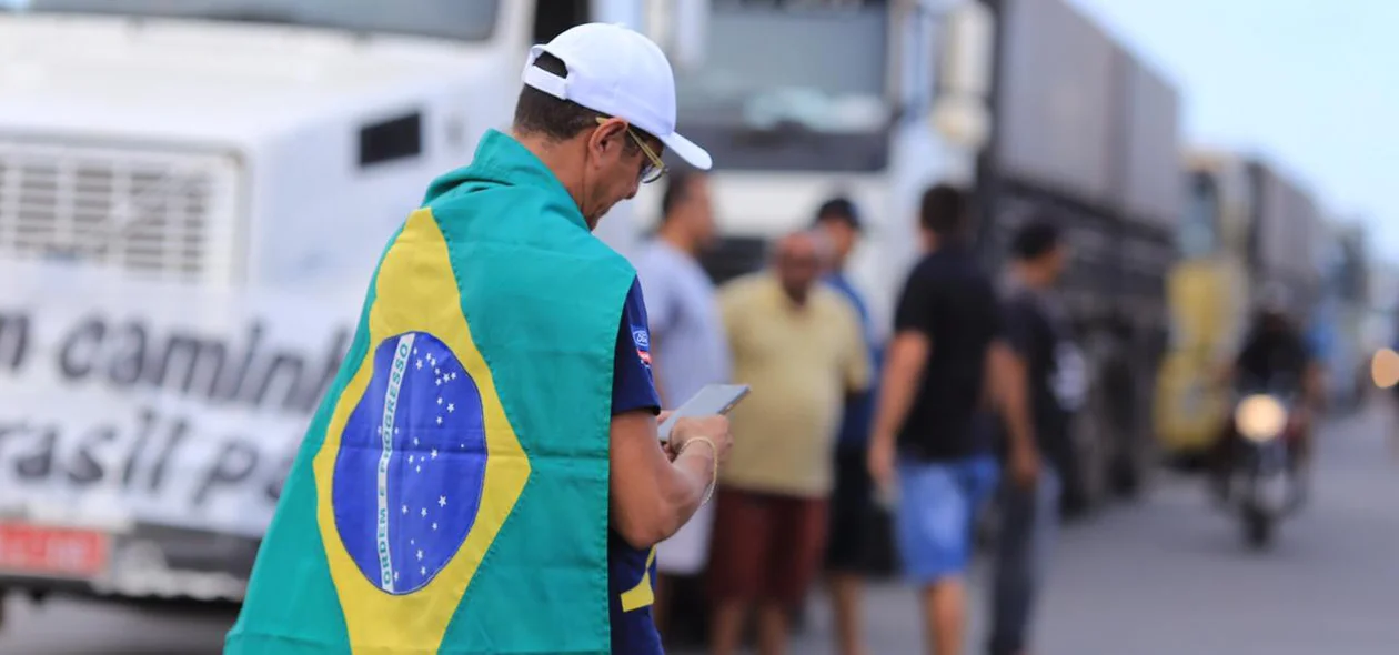 Caminhoneiros fazem manifestação contra alta do diesel em Teresina
