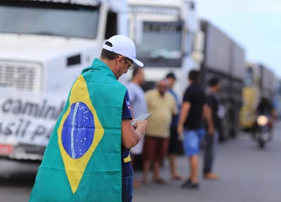 Caminhoneiros fazem manifestação contra alta do diesel em Teresina