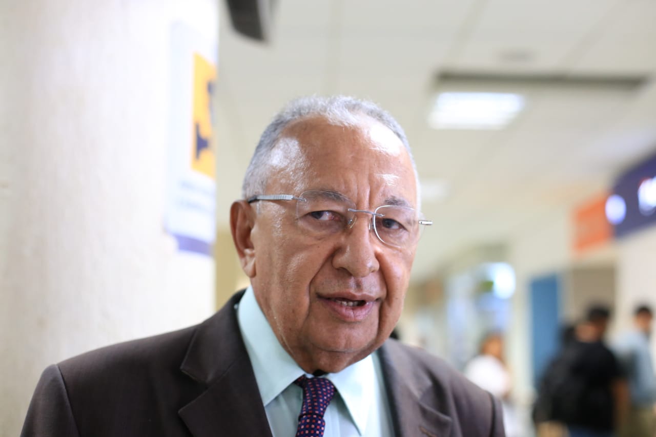 Dr. Pessoa recepcionando Aldo Rebelo 