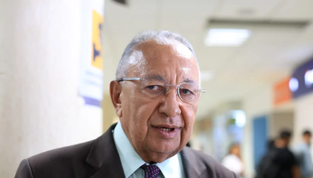 Dr. Pessoa recepcionando Aldo Rebelo 