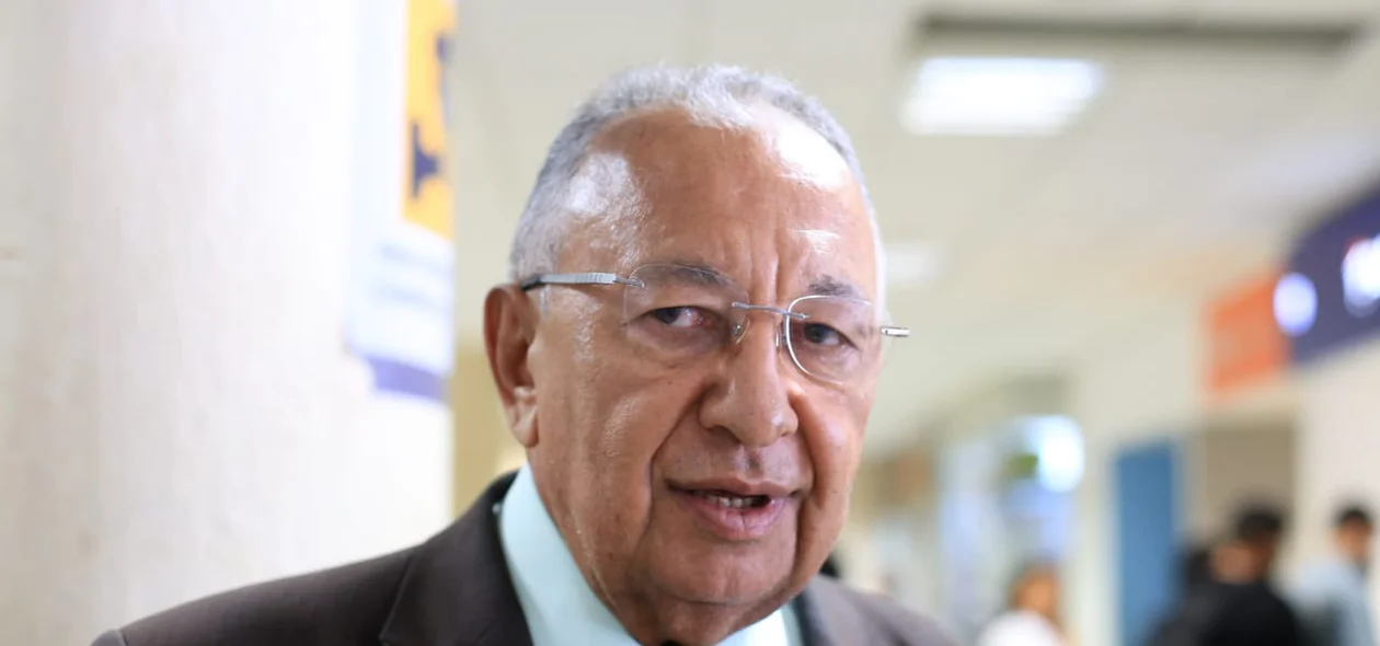 Dr. Pessoa recepcionando Aldo Rebelo 