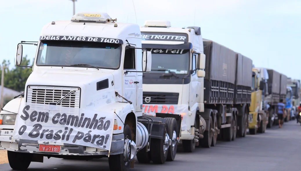 Manifestação dos caminhoneiros na BR 316 em Teresina