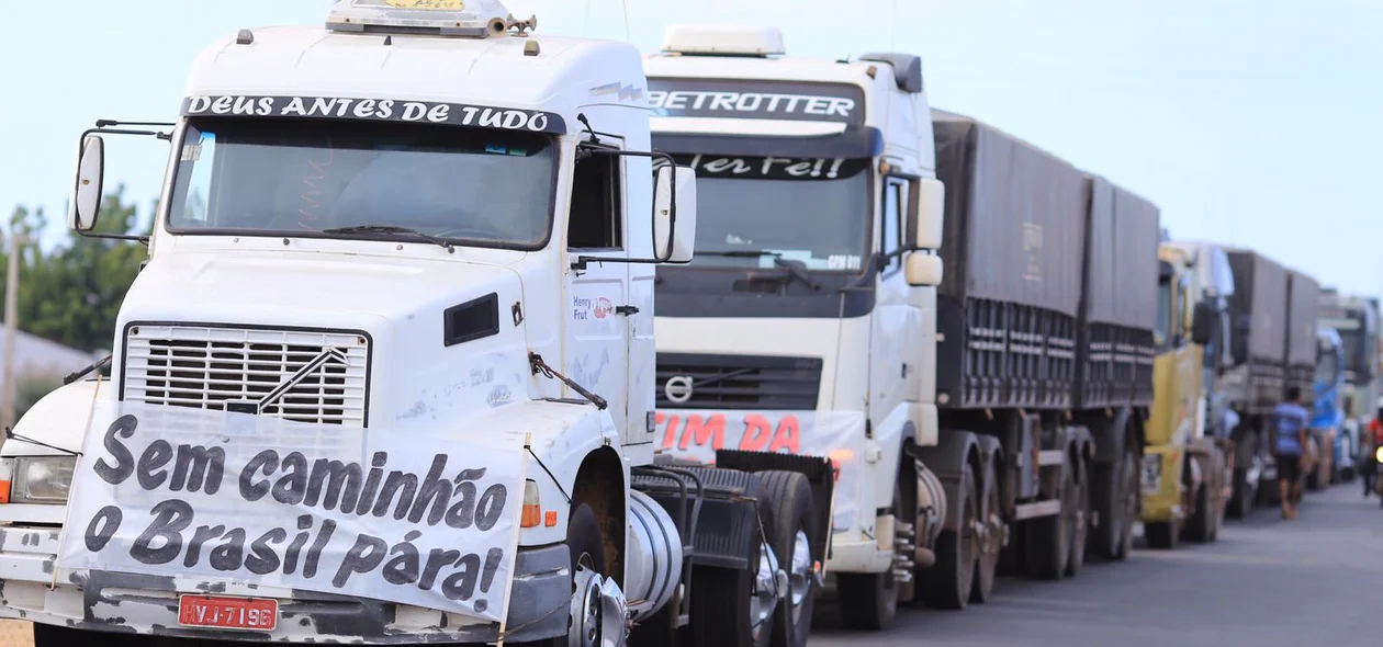 Manifestação dos caminhoneiros na BR 316 em Teresina