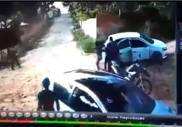 Criança fica ferida após bandido atirar contra policiais em Teresina
