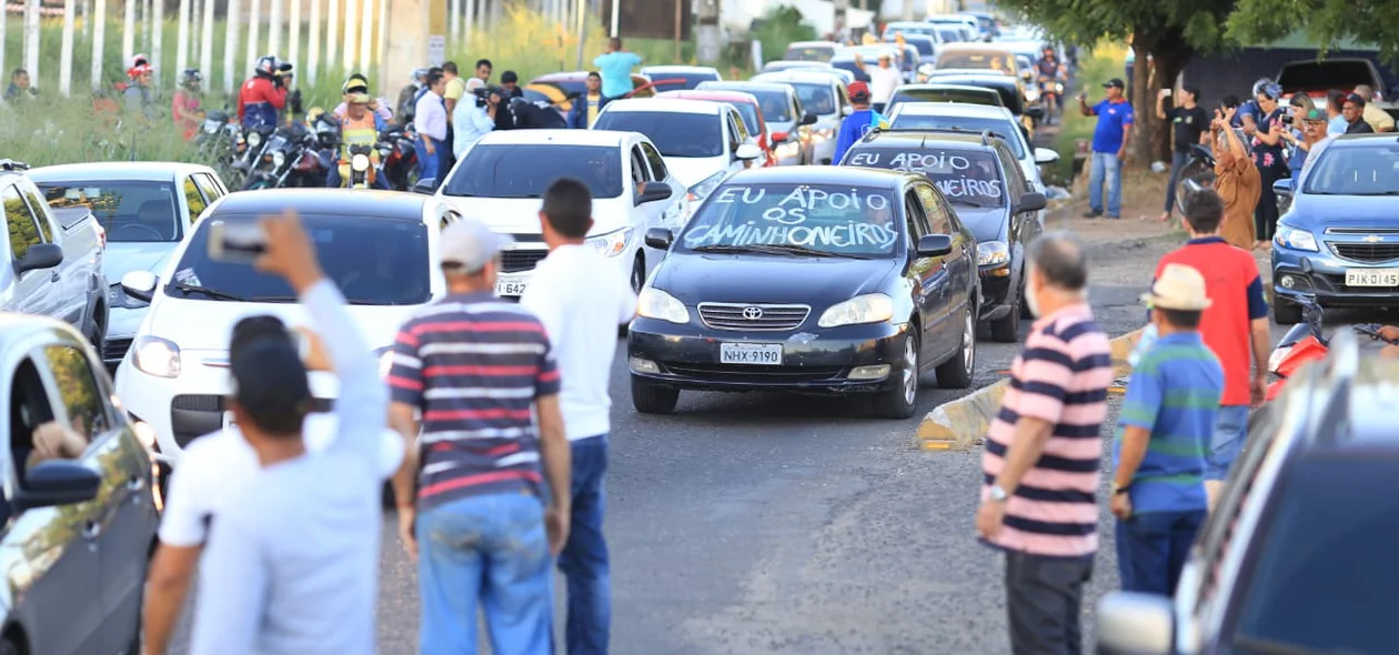Motoristas da Uber param em apoio aos caminhoneiros