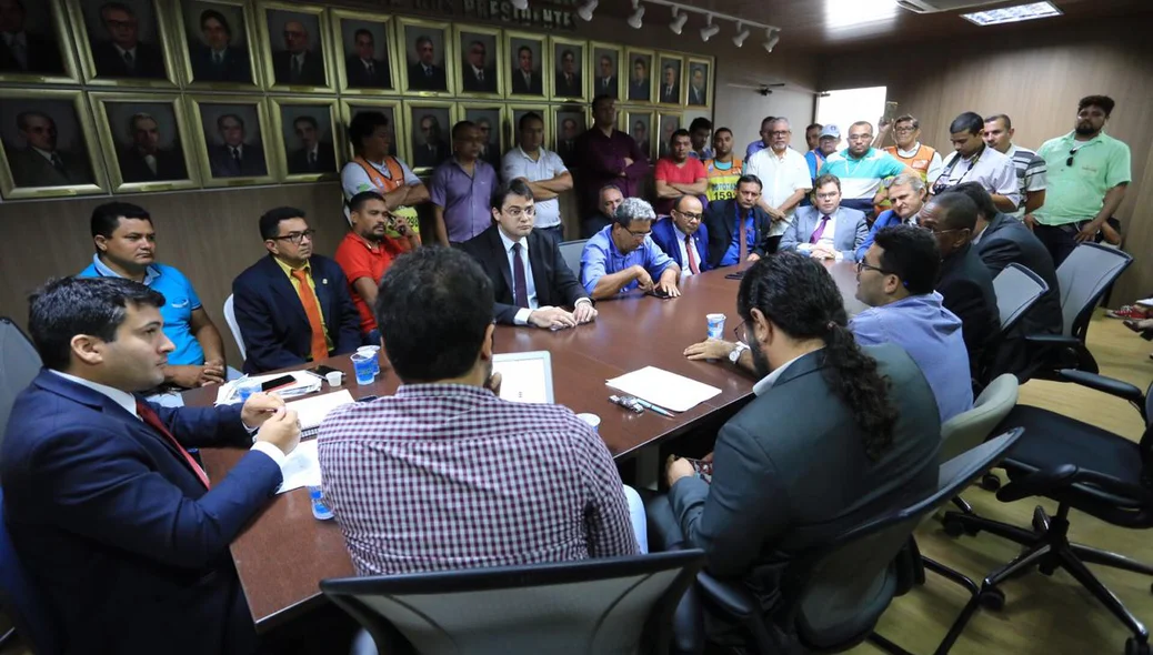 Taxistas, Mototaxistas e representantes das classes em reunião na Câmara de Teresina 