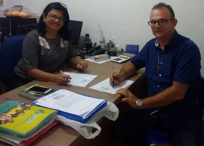 Carlos Leal apresenta reivindicações à secretária de Educação