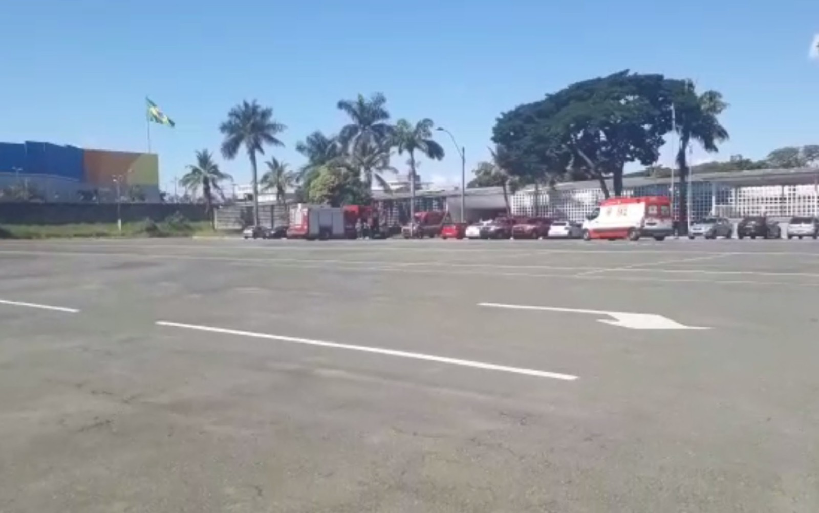 Corpo de Bombeiros combate incêndio em centro de internação para menores de Goiânia