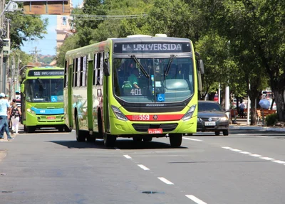 Ônibus coletivo na Avenida Frei Serafim