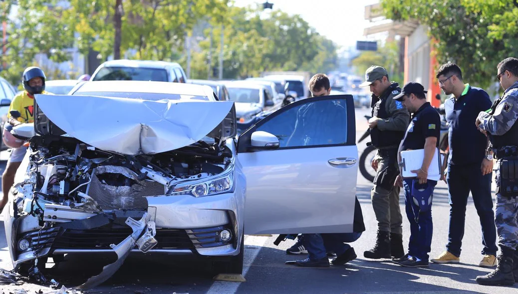 Corolla ficou destruído