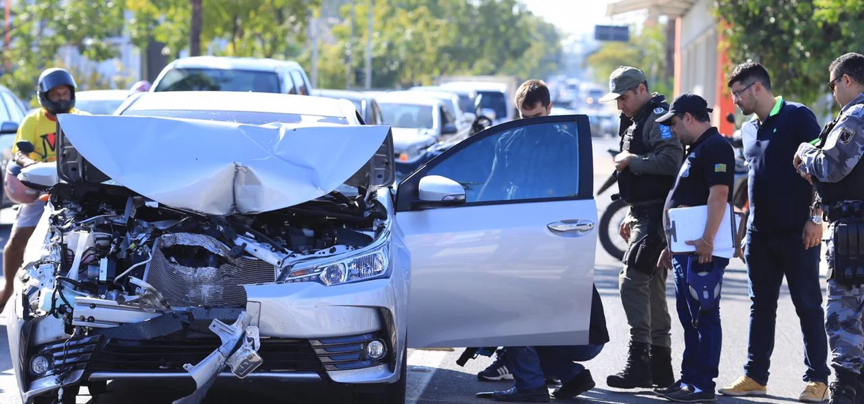 Corolla ficou destruído