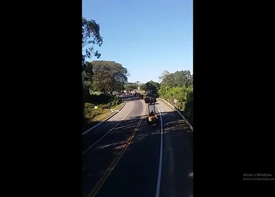 Agricultor faz manifestação no Rio Grande do Sul 