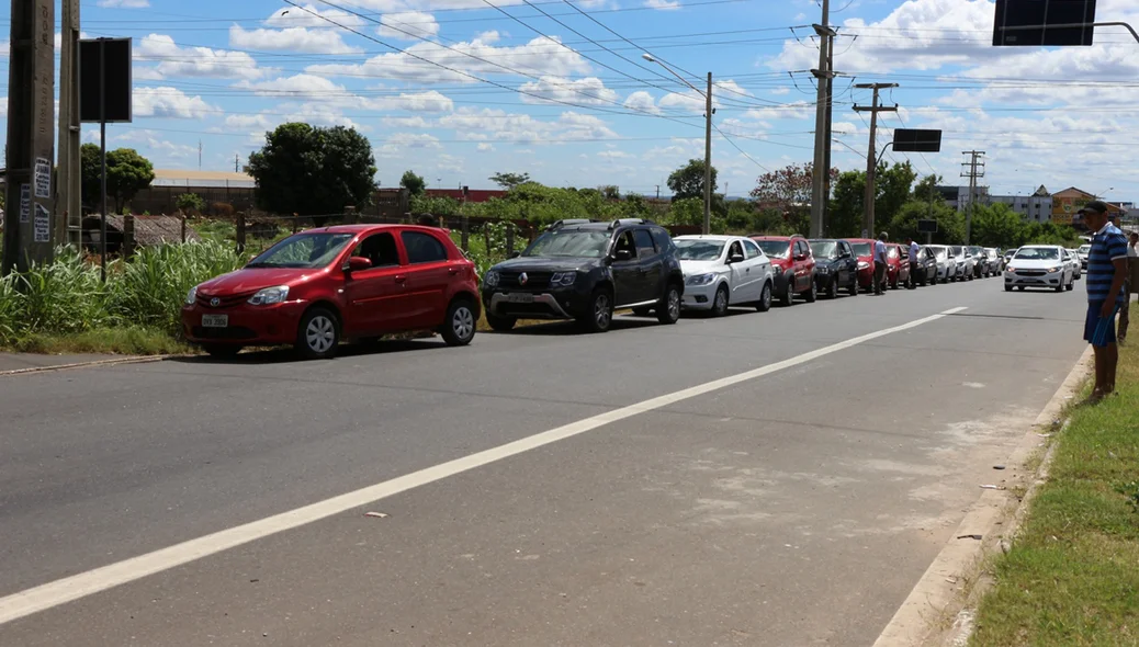 Fila de veículos na BR 316, sentido Bela Vista