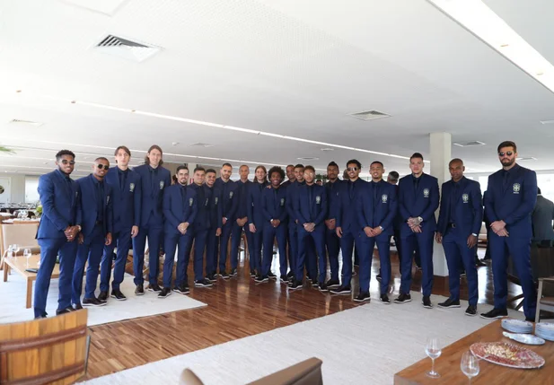 Seleção Brasileira na sede da CBF rumo a Londres