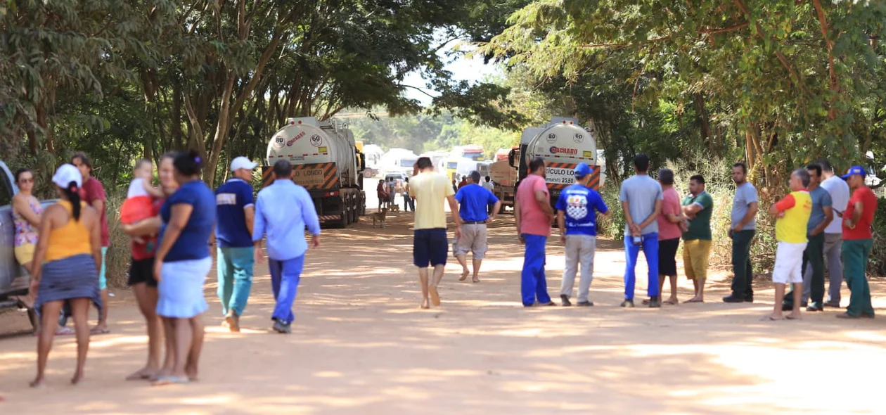 Caminhões com combustível estão bloqueados no terminal de petróleo