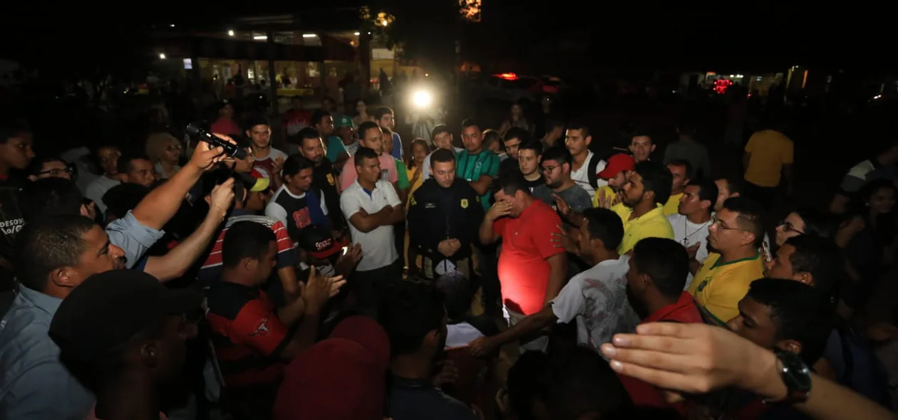 Manifestante chora
