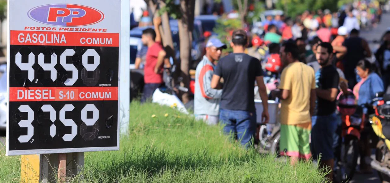 Motoristas passam mais de 2 horas para abastecer