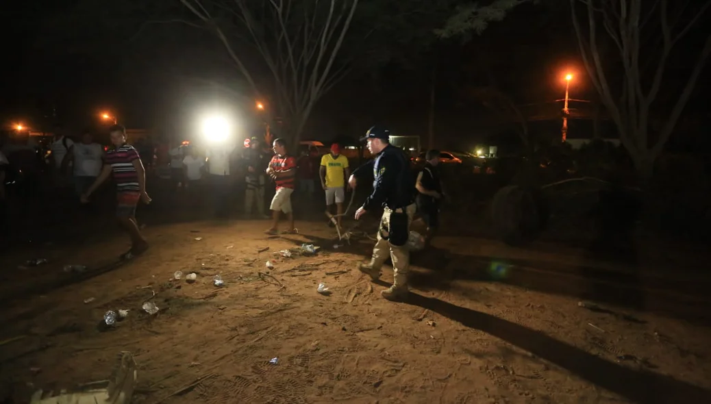 Policiais rodoviários dialogam com manifestantes