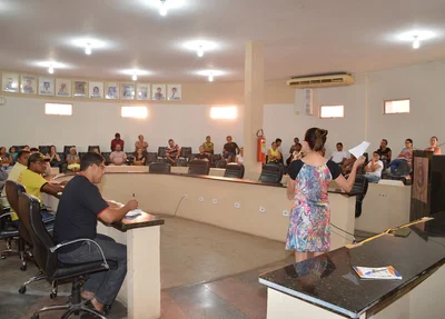 Servidores não aceitam disparidade de salários