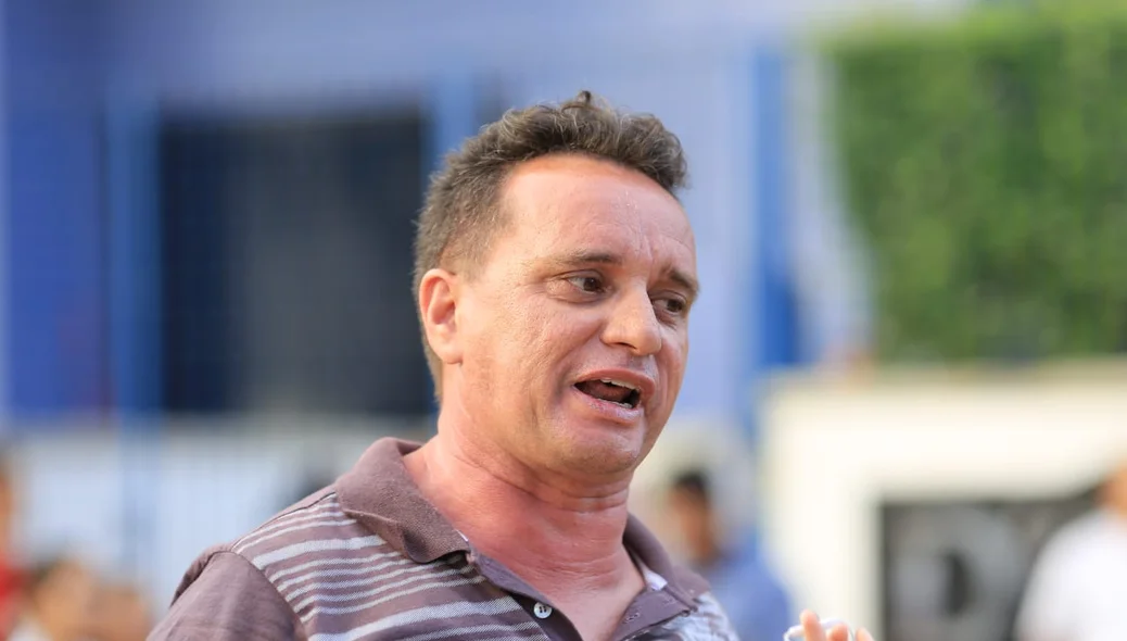 Moisés Almeida trabalha no escritório do Uber no Hotel