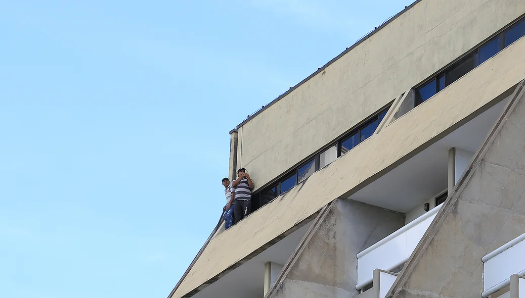 Pessoas presas no prédio