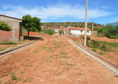 Calçamento da rua Bárbara Leopoldo não foi concluído