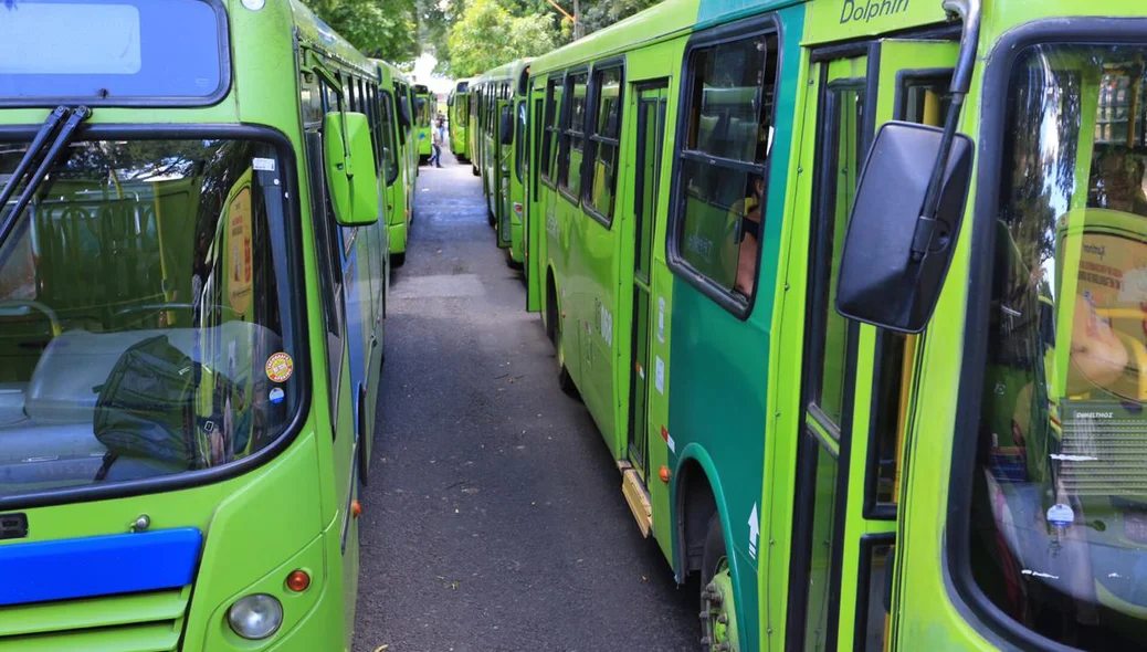 Motoristas e cobradores paralisam atividades em Teresina
