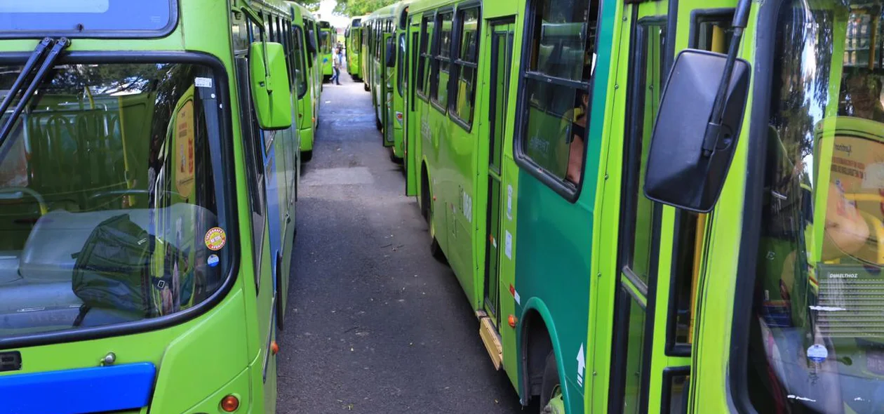Motoristas e cobradores paralisam atividades em Teresina