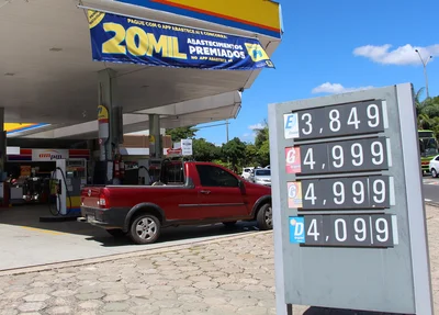 Nesse posto de combustível a gasolina foi vendida a R$ 4,99 durante a greve dos caminhoneiros