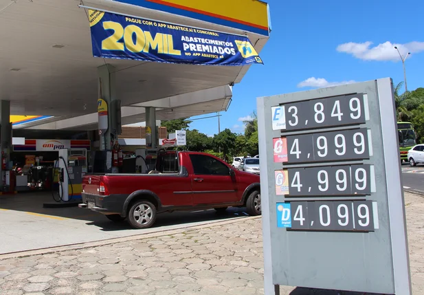 Nesse posto de combustível a gasolina foi vendida a R$ 4,99 durante a greve dos caminhoneiros