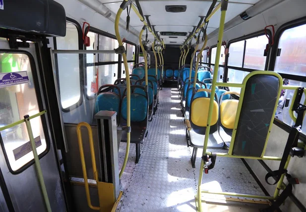 Ônibus estão vazios por conta de greve em Teresina