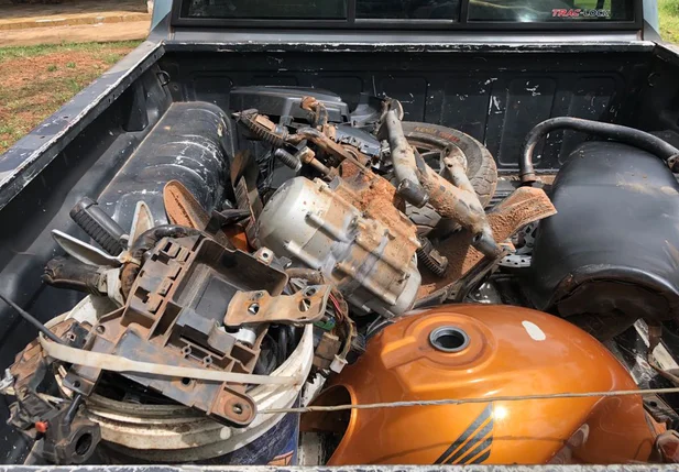 Peças encontradas na fazenda
