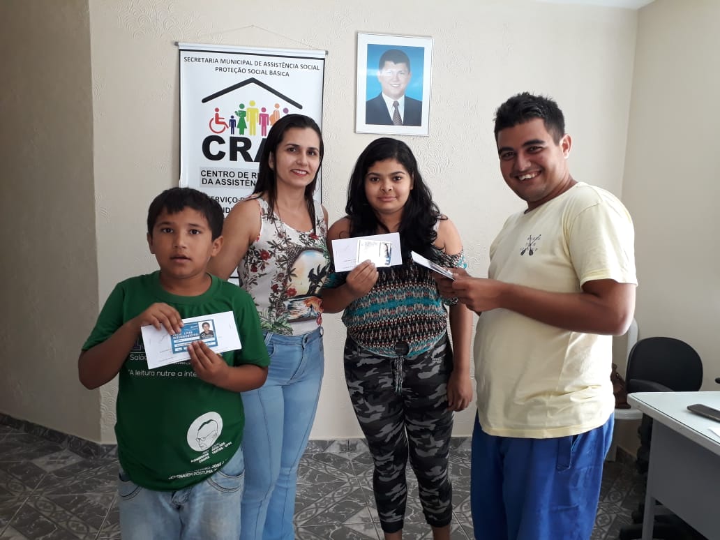Prefeitura de Cocal entrega passes livres a pessoas com deficiência