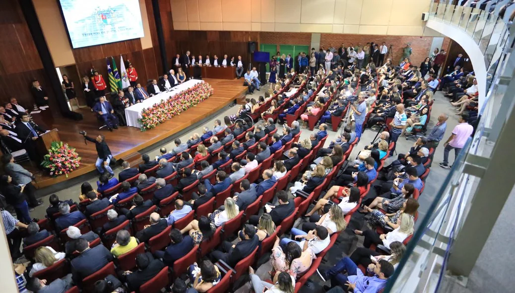 Autoridades participaram da solenidade