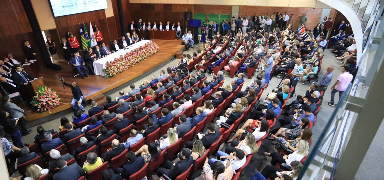 Autoridades participaram da solenidade