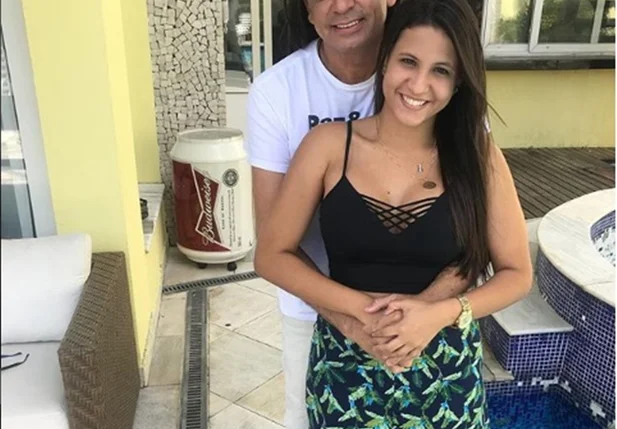 Frank Aguiar e sua namorada Caroline Santos