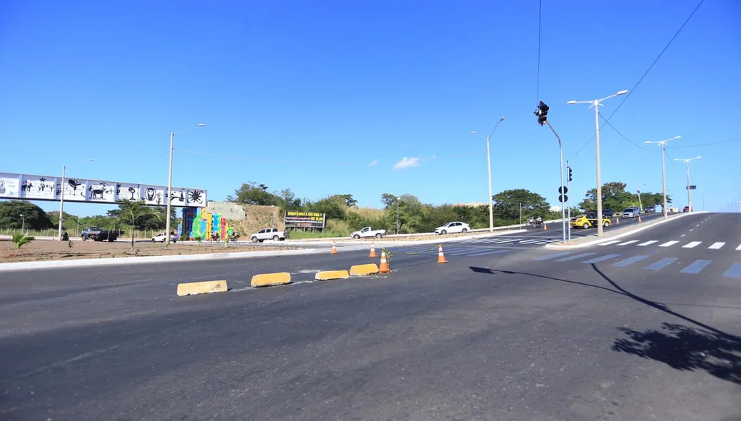 O retorno construído foi dimensionado para absorver uma grande quantidade de veículos
