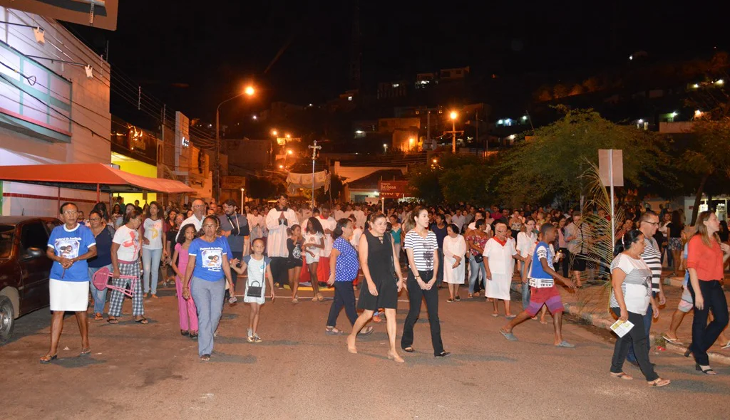 Picoenses participam da procissão de Corpus Christi