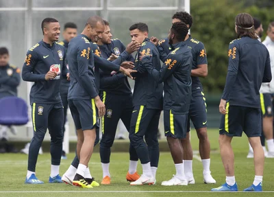 Seleção brasileira durante treino em Londres