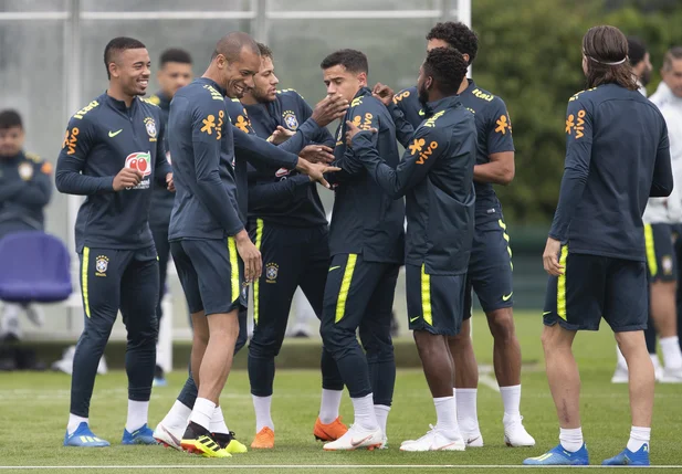 Seleção brasileira durante treino em Londres