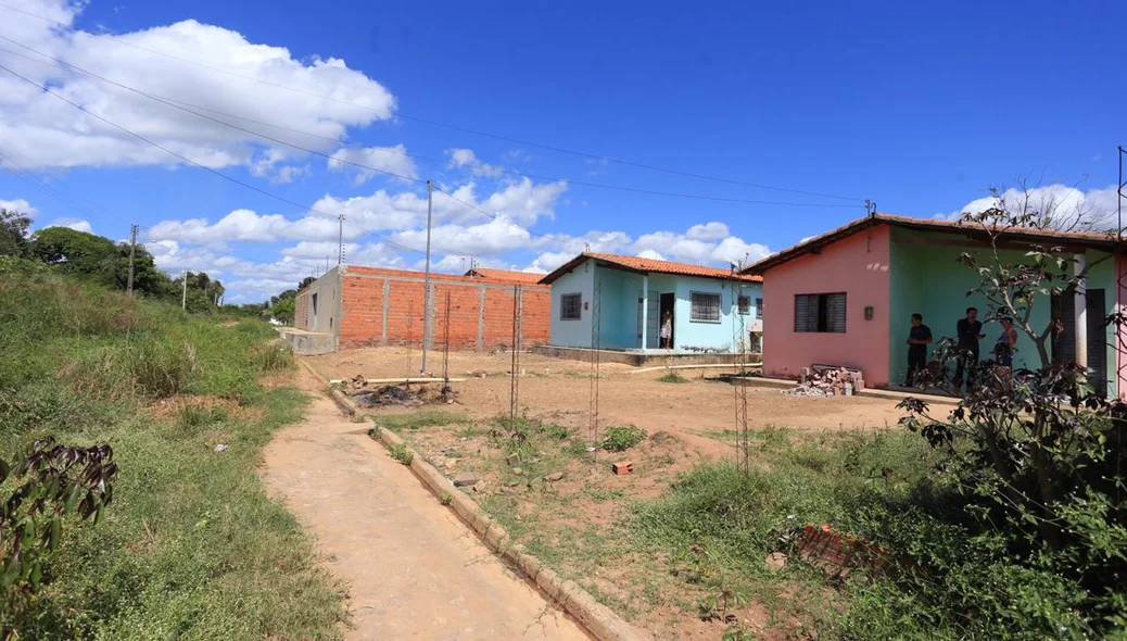 Moradores são  impedidos de ter acesso a serviços essenciais