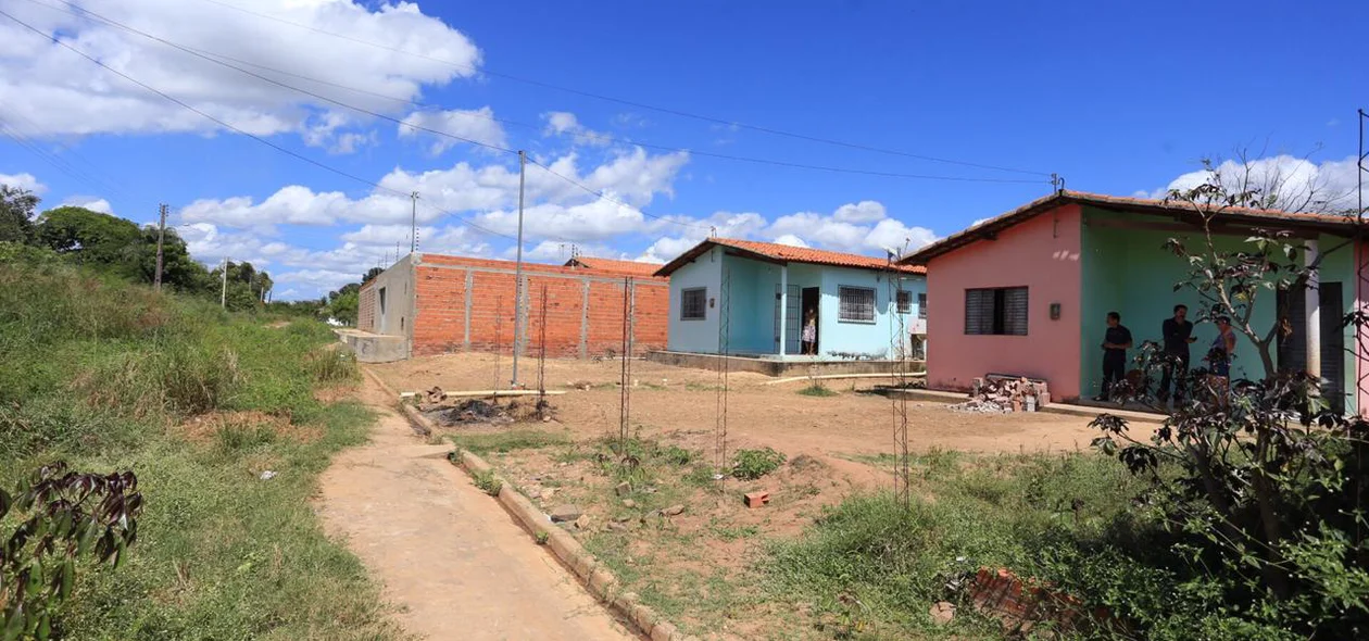 Moradores são  impedidos de ter acesso a serviços essenciais
