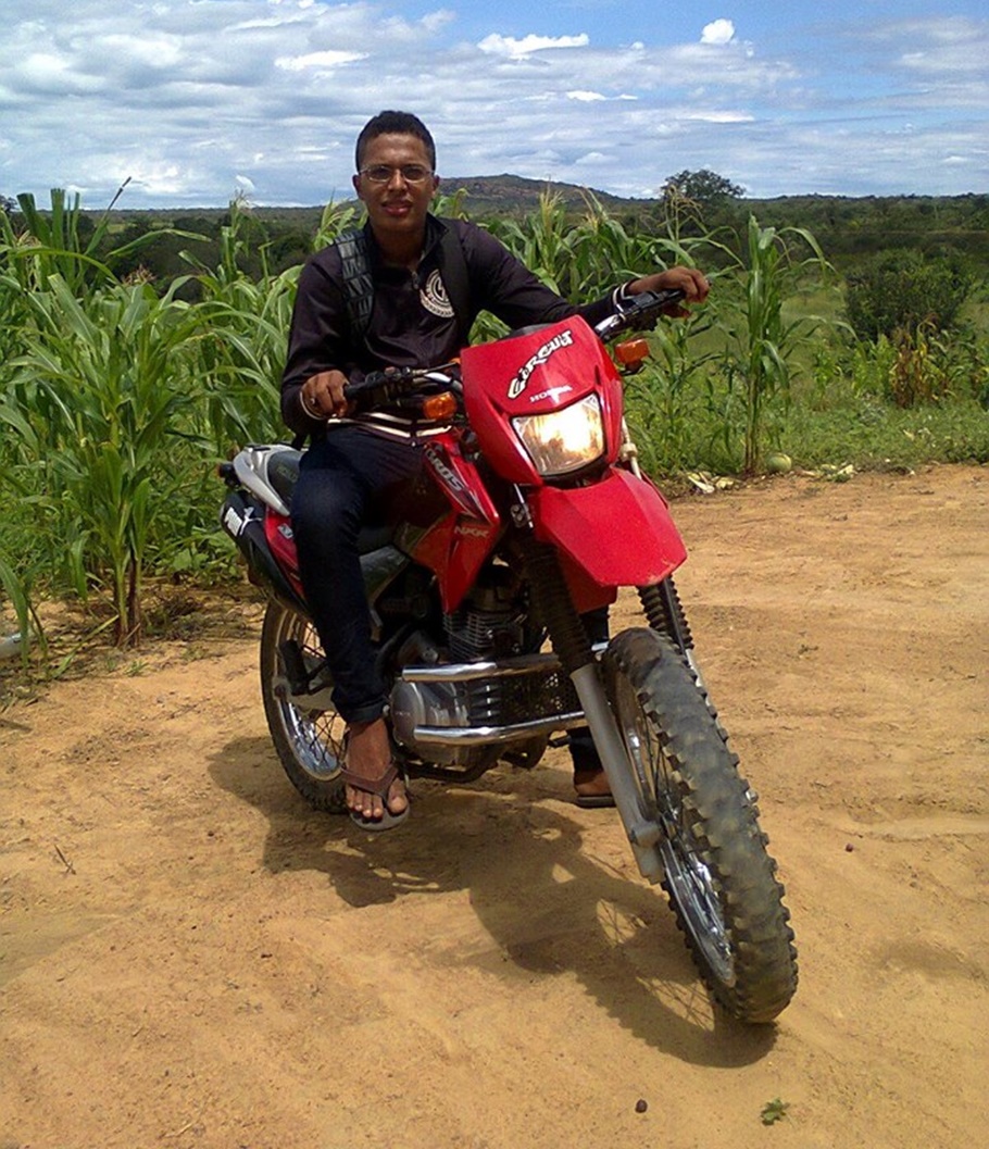 Cantor morreu após acidente de moto