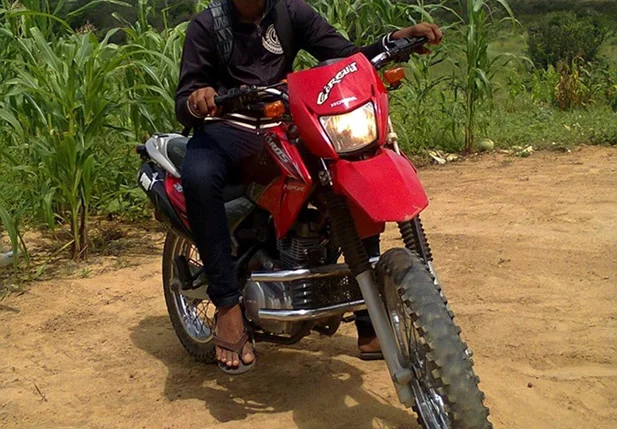 Cantor morreu após acidente de moto