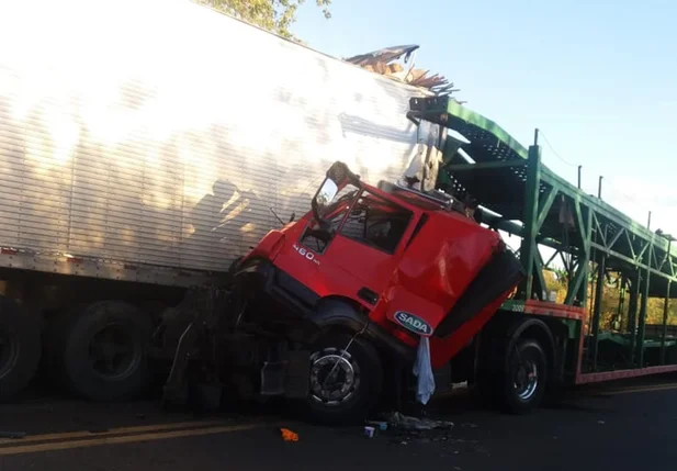Colisão traseira na BR-316