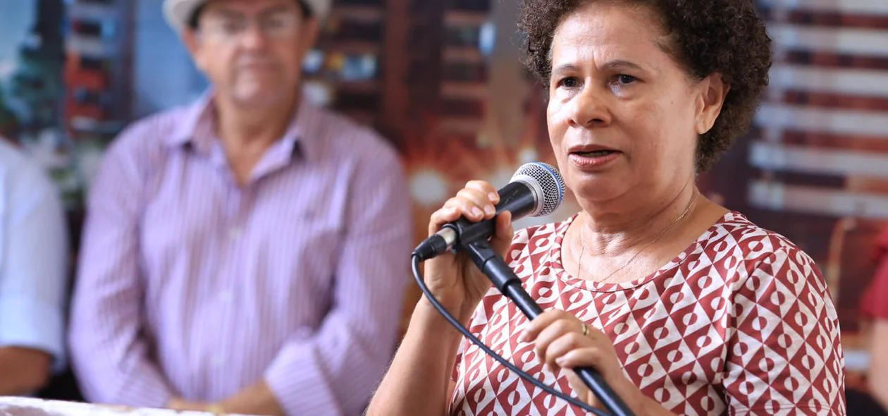 Senadora Regina Sousa