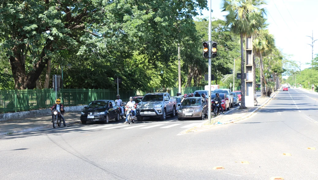 Ocupantes da moto foram arremessados  a mais de 30 metros do local da colisão